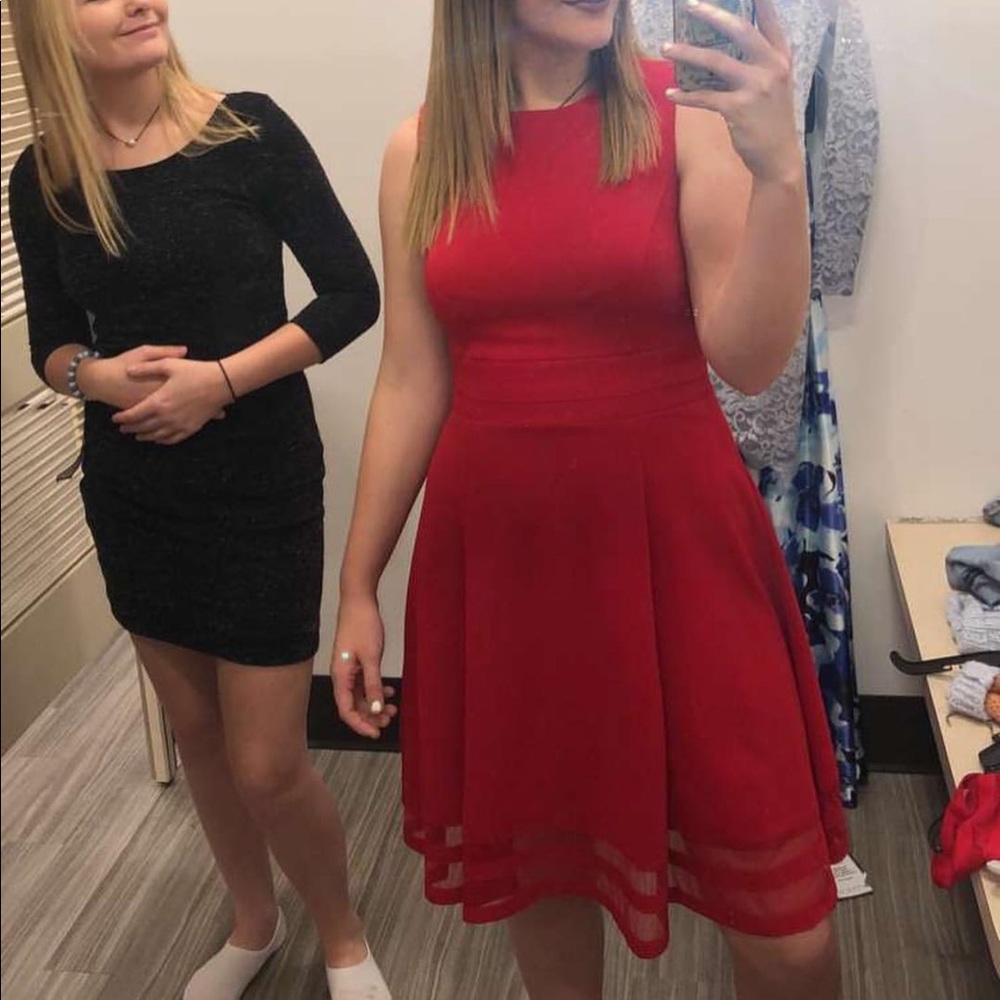 Simple Red Dress - Picture 2 of 2